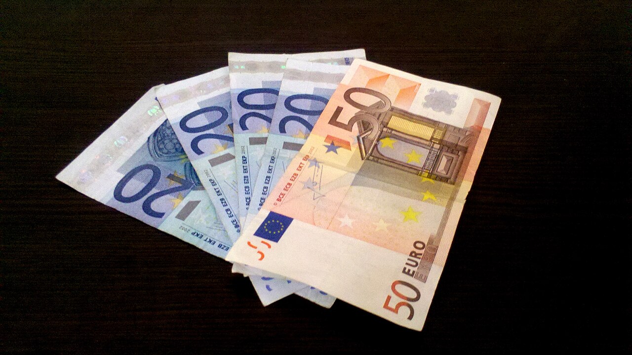 Spadki akcji spółek spowodowane negatywnymi raportami finansowymi